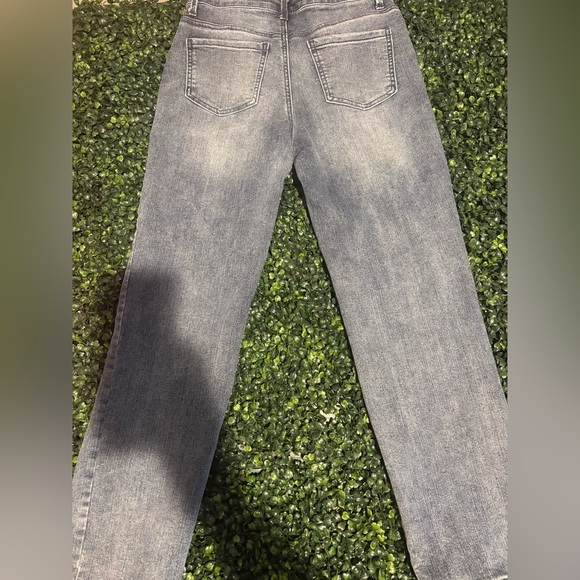 Gloria Vanderbilt - Picture 8 of 9